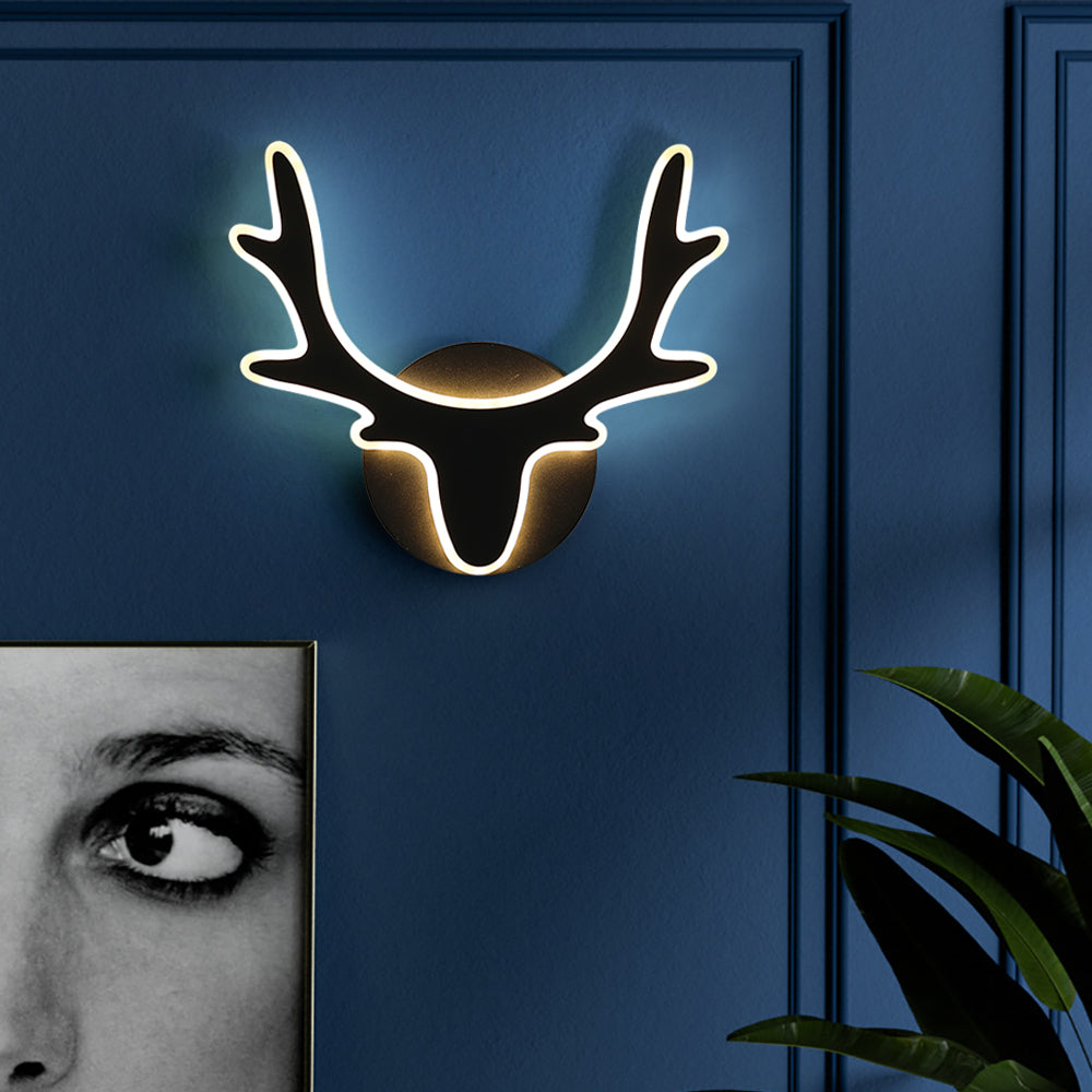 Natura – Wandleuchte Innen mit Geweihmotiv für Skandinavische Beleuchtung