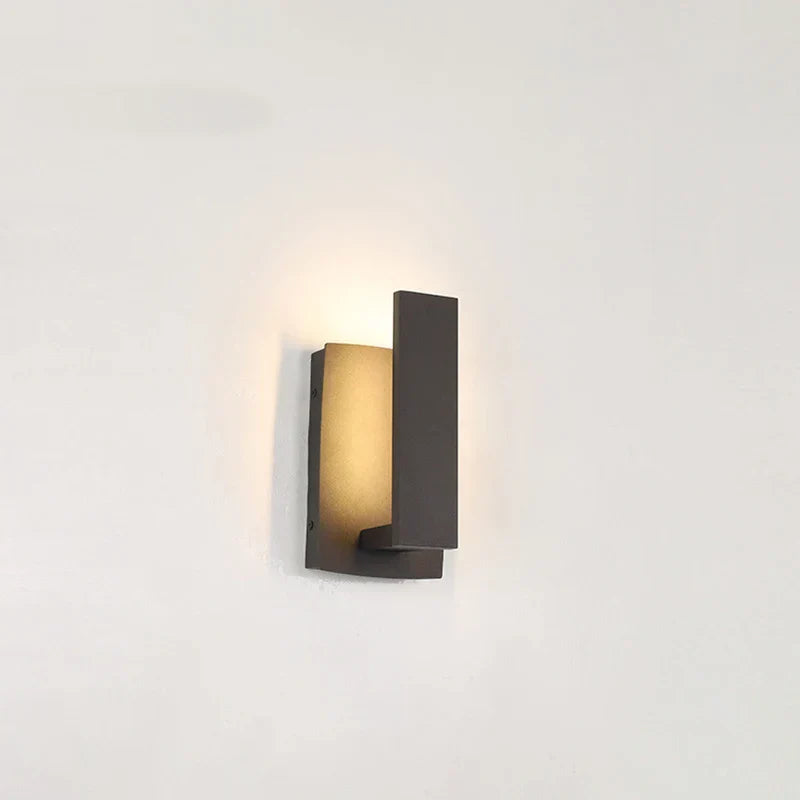 LumièreRugueuse – Wall light for stylish outdoor areas