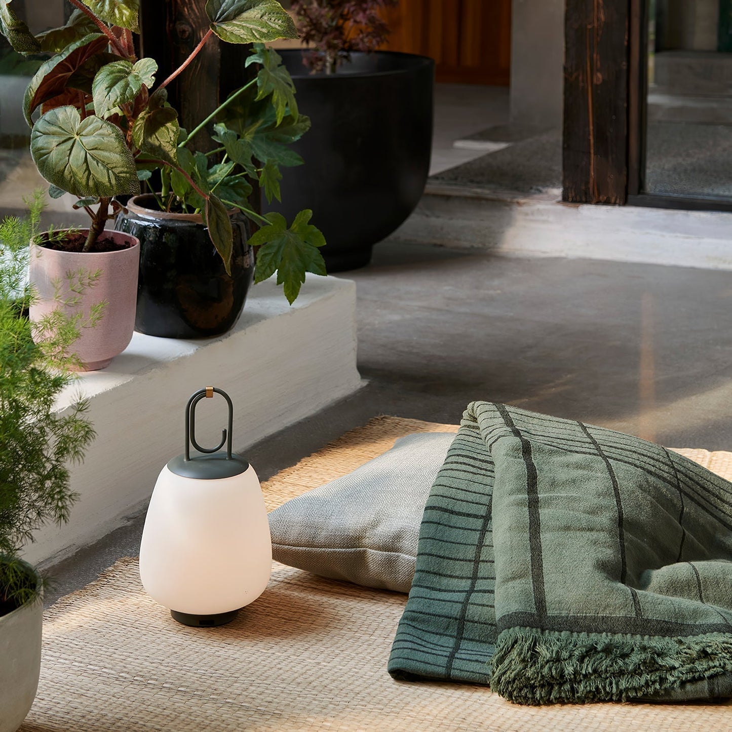 Viva – Tragbare Tischlampe mit Akku für Innen- und Außenbereich