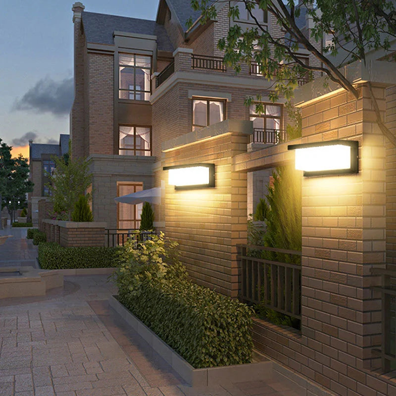 SolarEstate – Elegante Solarleuchte für Außenbereiche