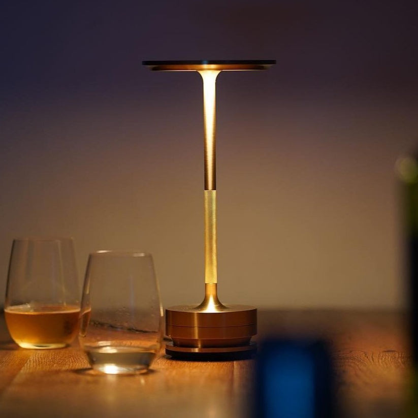 ElegantGlow – Moderne Tischlampe für stilvolle Beleuchtung
