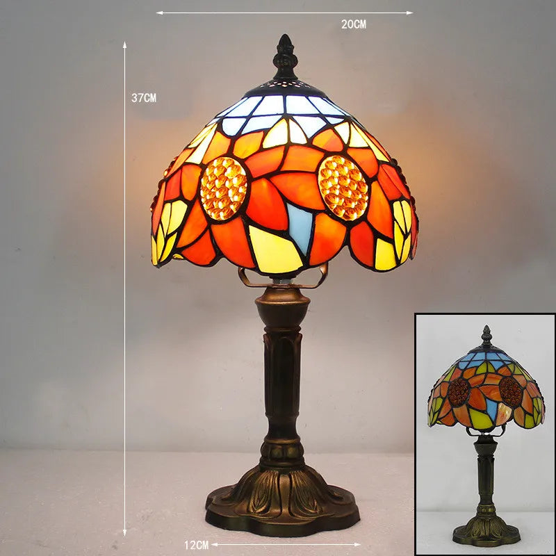 RadiantHue – Tiffany Table Lamp with Color Play for Elegant Ambiance