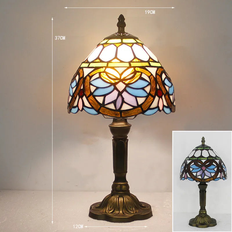 RadiantHue – Tiffany Table Lamp with Color Play for Elegant Ambiance