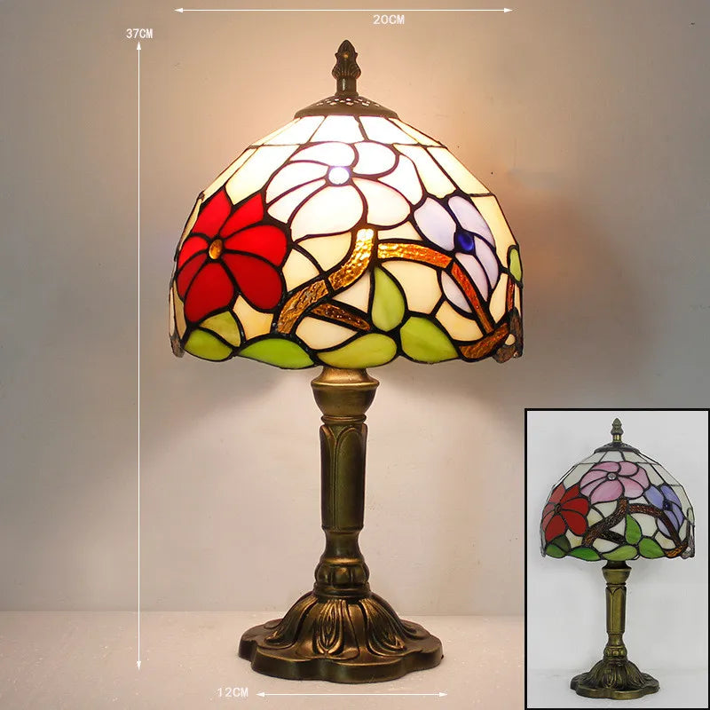 RadiantHue – Tiffany Table Lamp with Color Play for Elegant Ambiance