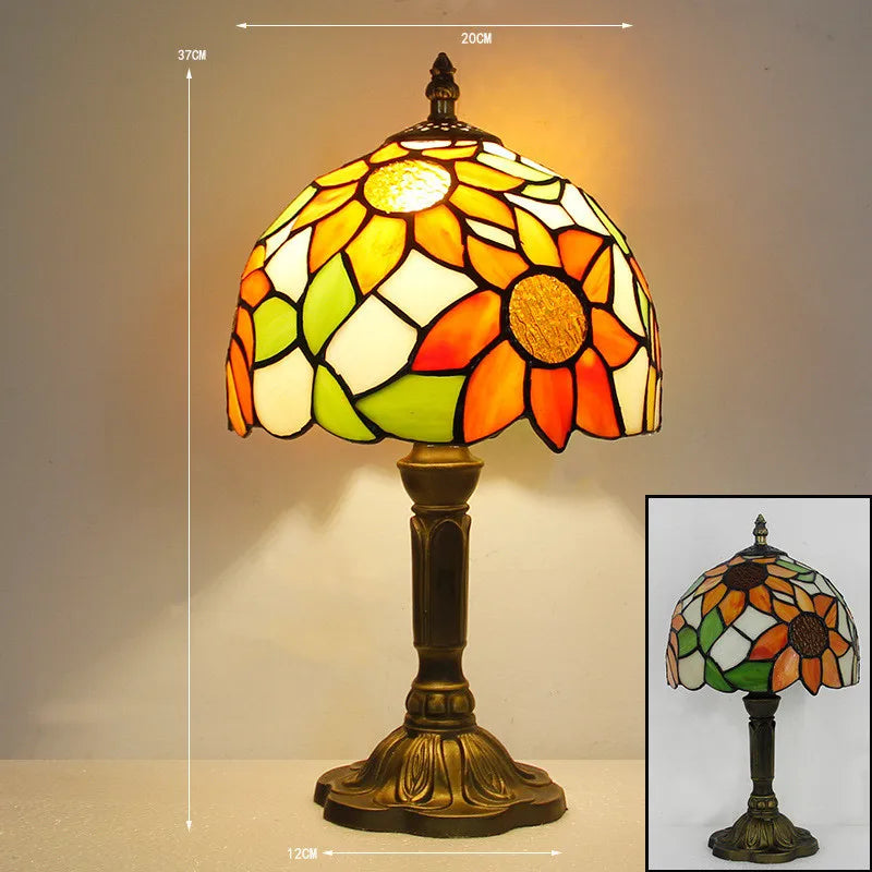 RadiantHue – Tiffany Table Lamp with Color Play for Elegant Ambiance