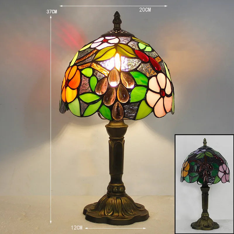 RadiantHue – Tiffany Table Lamp with Color Play for Elegant Ambiance