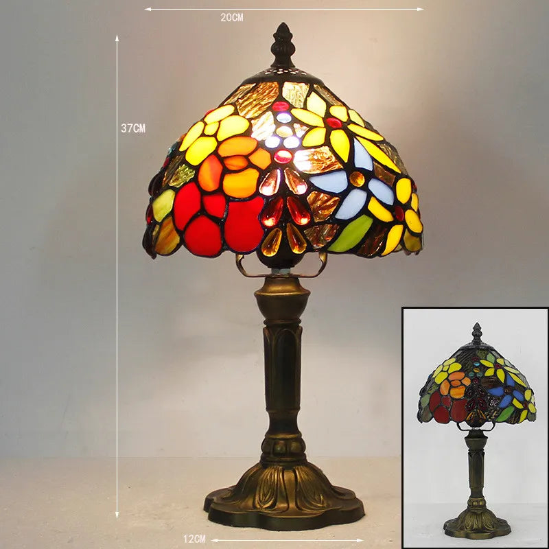 RadiantHue – Tiffany Table Lamp with Color Play for Elegant Ambiance