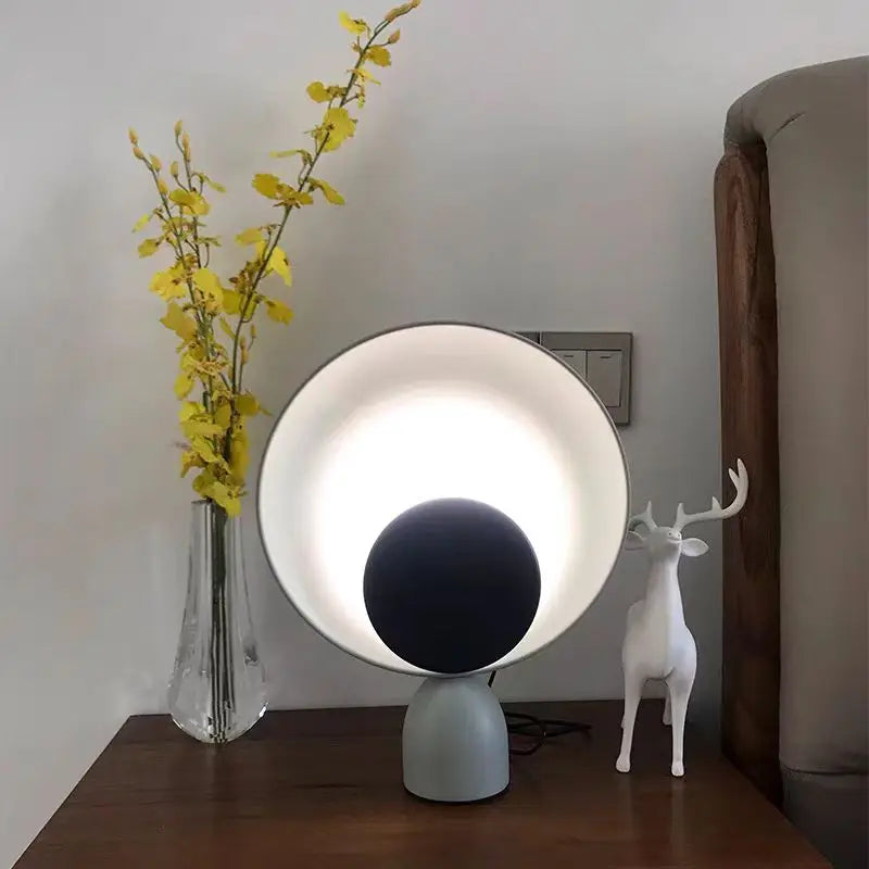 Vogue – LED Tischleuchte für Stilvolle Beleuchtung im Wohnzimmer und Schlafzimmer
