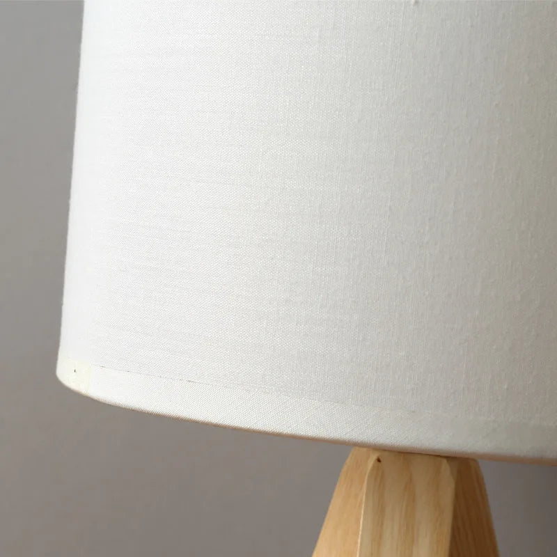 Waldlicht – Tischlampe Aus Holz für Elegante Beleuchtung im Wohnbereich