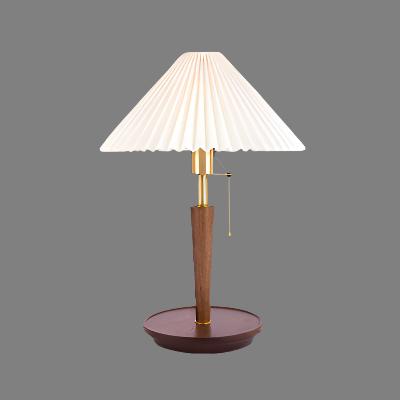 Pleatwood – Vintage Tischlampe aus Holz mit Modernem Flair für Gemütliche Atmosphäre