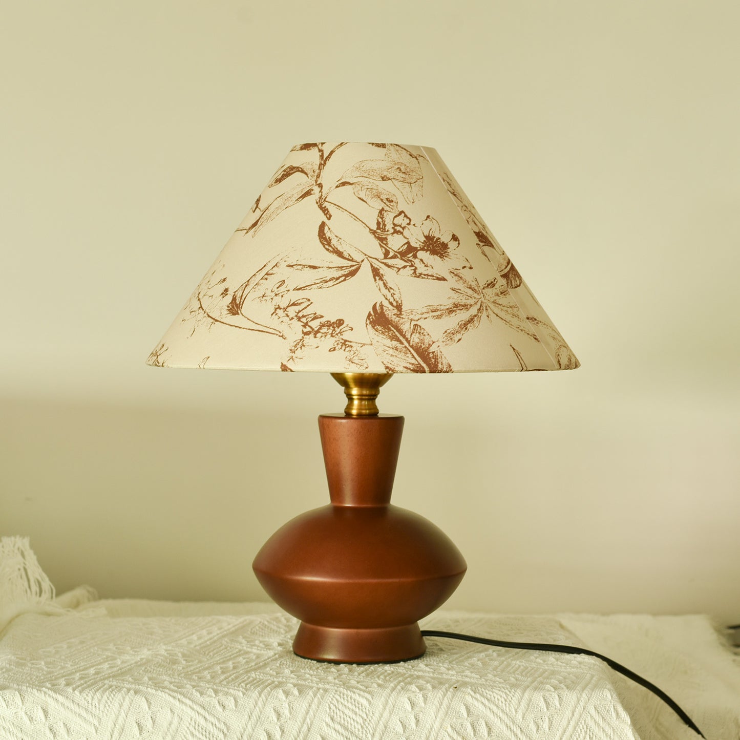 Lumiwood – Design Tischlampe aus Massivholz mit handgedrucktem Muster