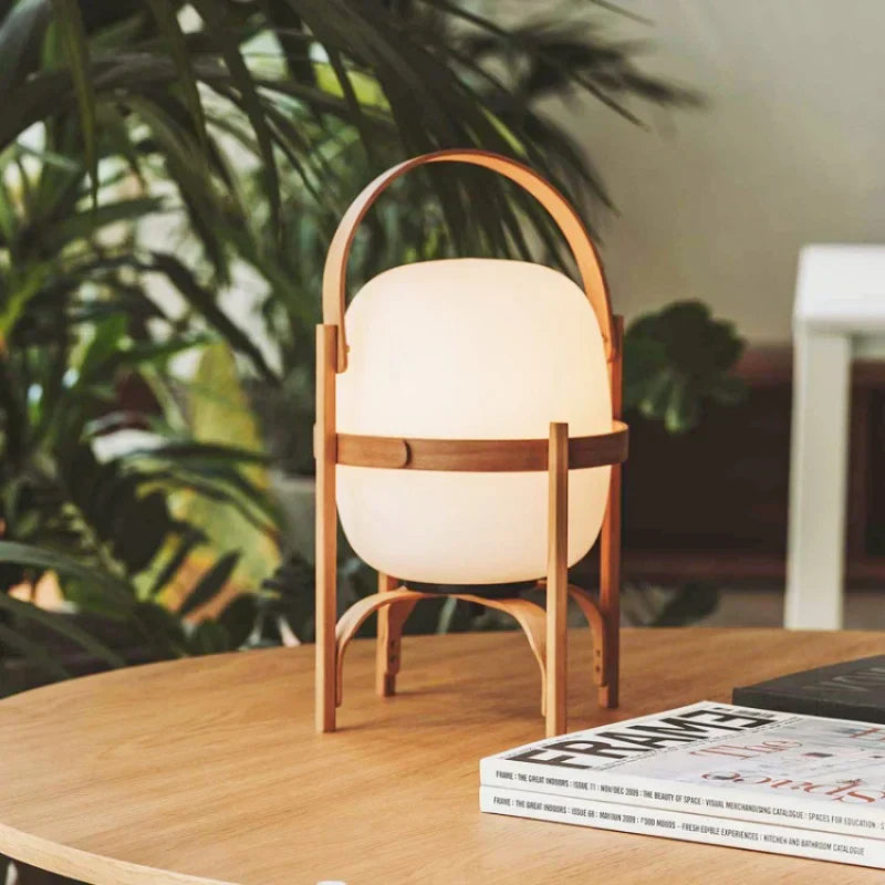 BasketGlow – Tischlampe im Korbdesign für einladende Atmosphäre