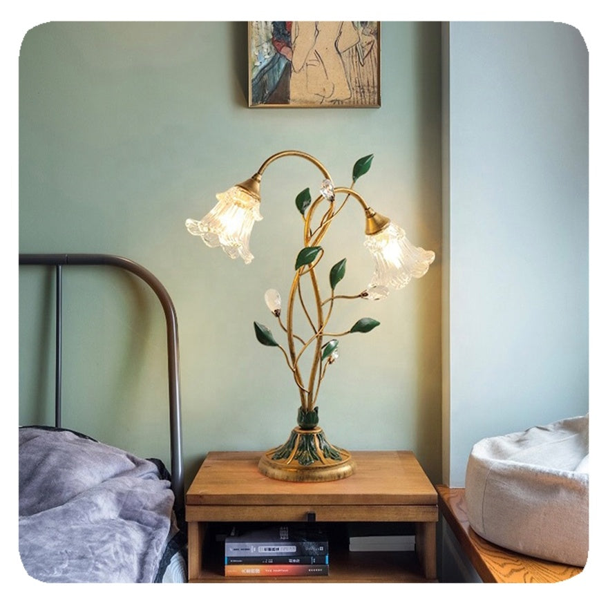 Bloom – Blütenförmige Tischlampe mit Vintage-Romantik