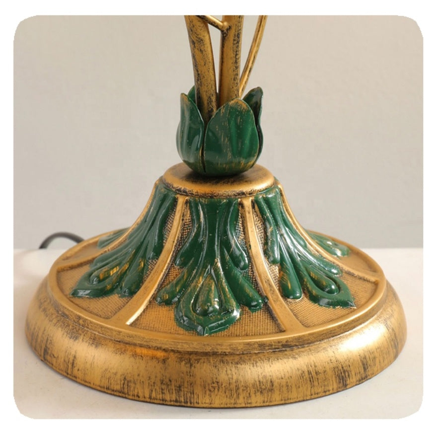 Bloom – Blütenförmige Tischlampe mit Vintage-Romantik