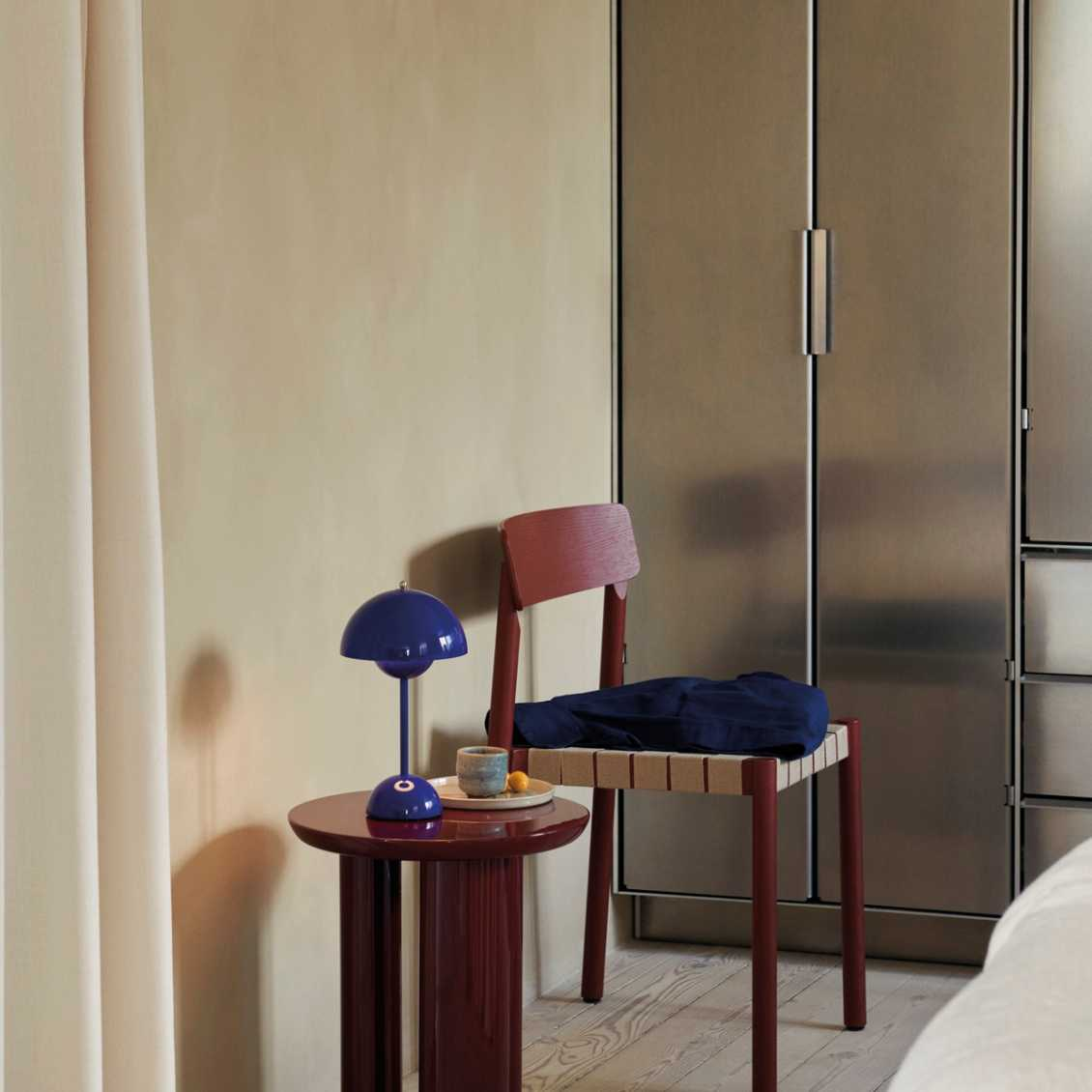 LunarGlow – LED Tischlampe für Stilvolle Beleuchtung im Wohnraum