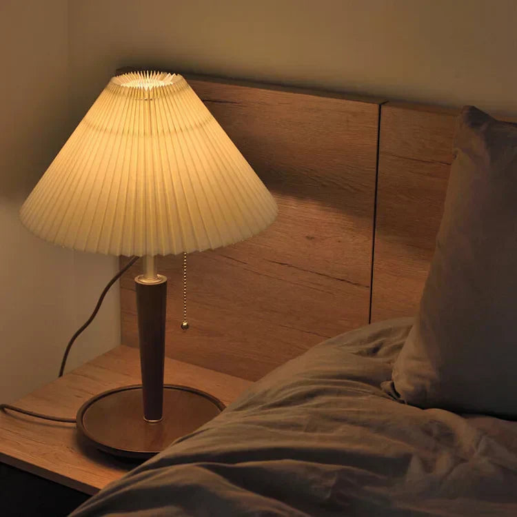 Pleatwood – Vintage Tischlampe aus Holz mit Modernem Flair für Gemütliche Atmosphäre
