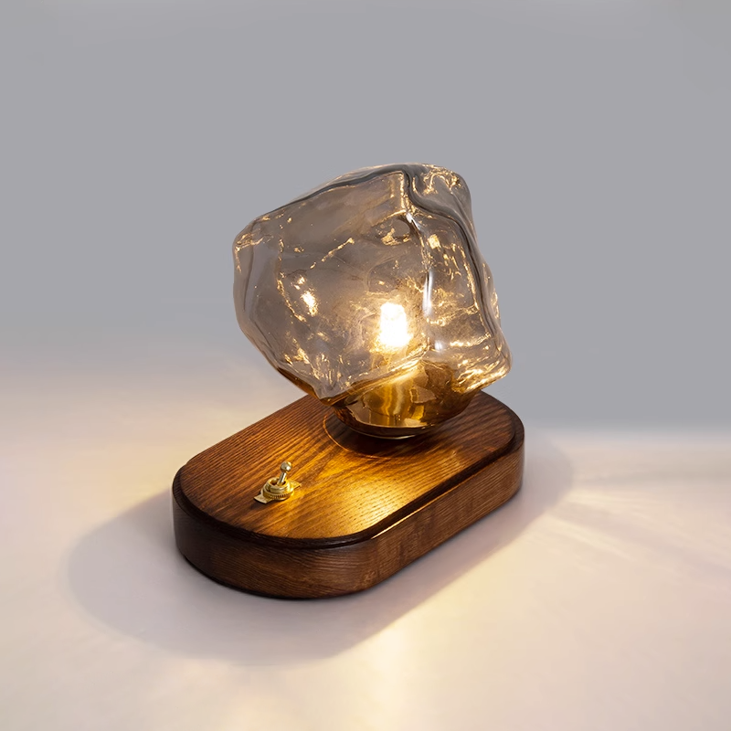 FrostStone – Tischlampe aus Glas für stilvolle Beleuchtung